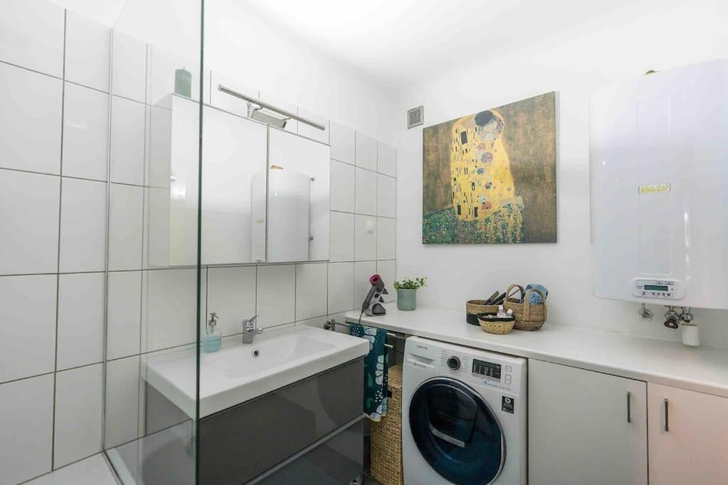 Cozy And Stylish Apartment Near Schoenbrunn Castle Виена Екстериор снимка